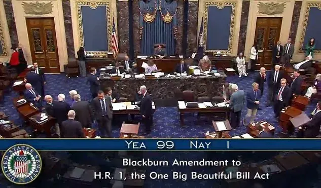 Фотография документа с текстом о поправке Blackburn Amendment к законопроекту H.R. 1, используется как иллюстрация юридической тематики Фотография документа с текстом о поправке Blackburn Amendment к законопроекту H.R. 1, используется как иллюстрация юридической тематики